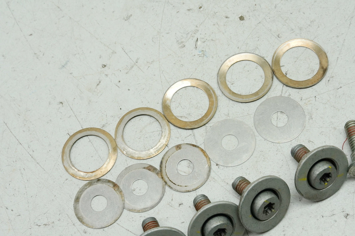 HONDA CB 125 R JC91 Schrauben für Bremsscheibe vorn & hinten (für Felge)