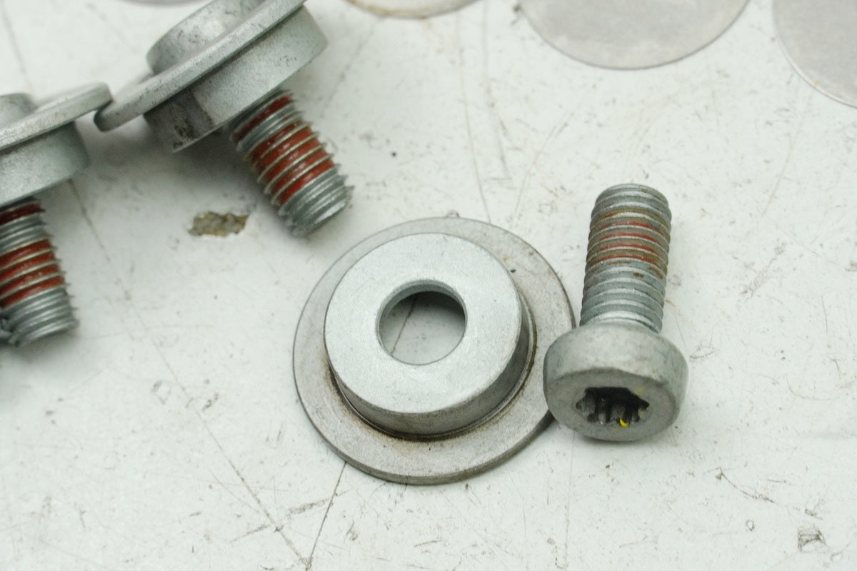 HONDA CB 125 R JC91 Schrauben für Bremsscheibe vorn & hinten (für Felge)