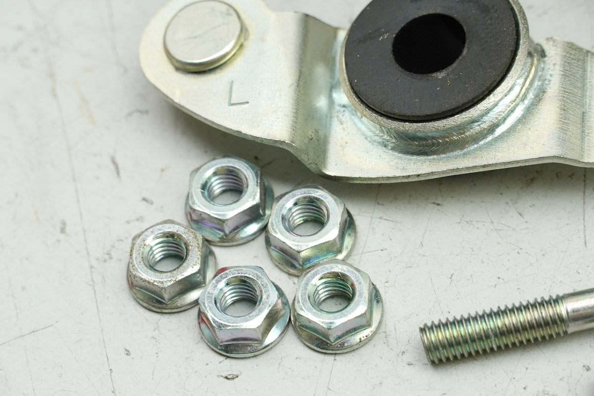 YAMAHA MTN 1000 MT-10 RN78 Bracket Tank Tank Holder Screw Holding Plate Carrier