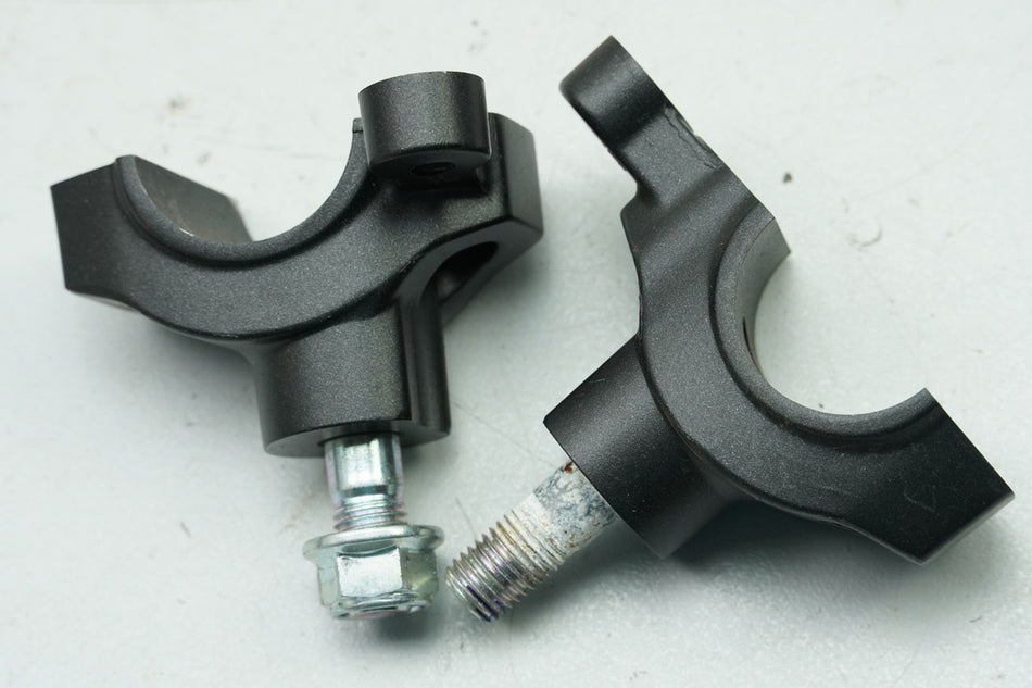 YAMAHA XSR 900 RN43 Handlebar Clamp Lower Holder Handlebar Riser Pair