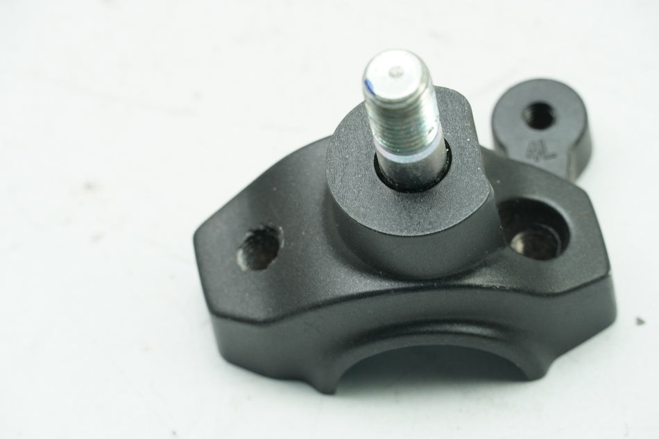 YAMAHA XSR 900 RN43 Handlebar Clamp Lower Left Holder Handlebar 1RC-24847-12-00