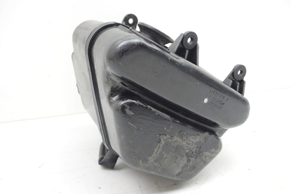 SUZUKI VS 750 VR51A INTRUDER Caja del filtro de aire trasero