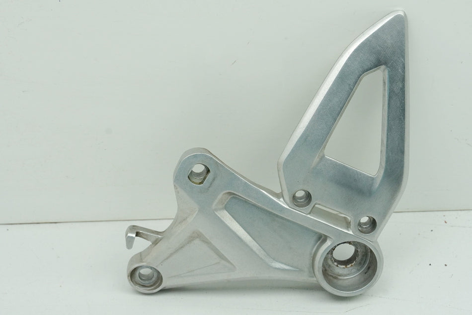 HONDA CB 125 R JC91 Soporte estribera derecha conductor Soporte estribera Placa estribera