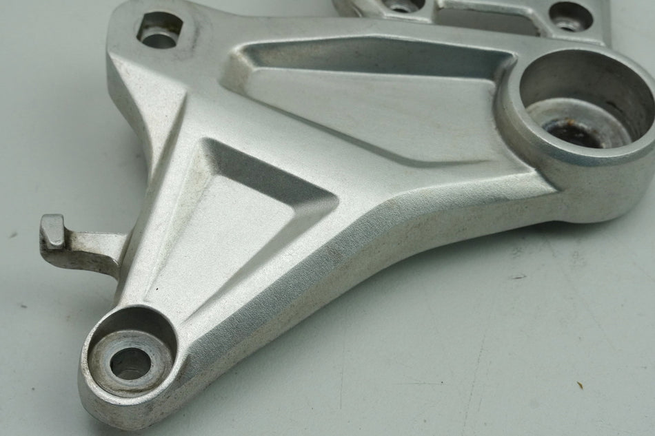 HONDA CB 125 R JC91 Soporte estribera derecha conductor Soporte estribera Placa estribera