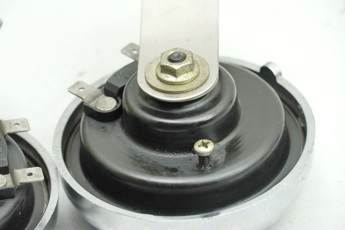MOTO GUZZI California 1100 EV (KD) Hupe H + L Horn Signalhorn 2 Stück Maske