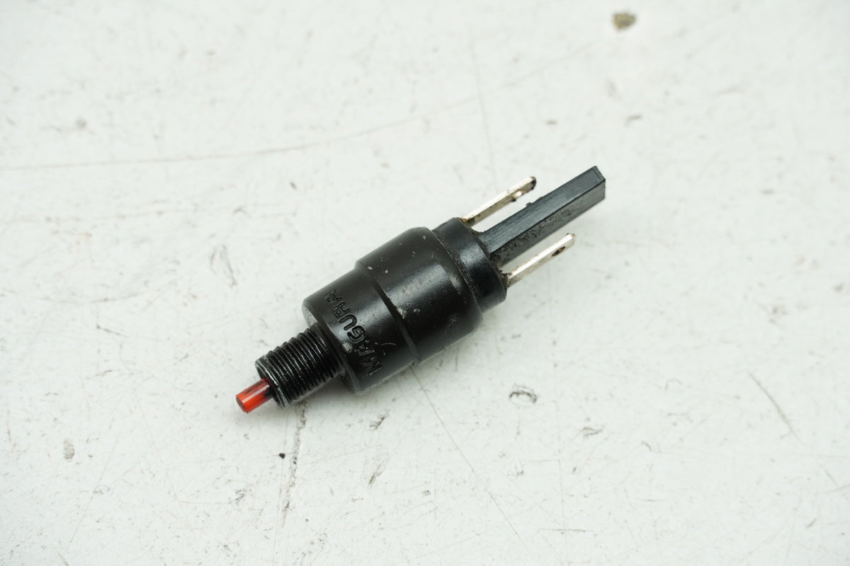 VESPA LX 50 2 ZAPC38101 Interruptor de luz de freno delantero derecho (en la bomba de freno)