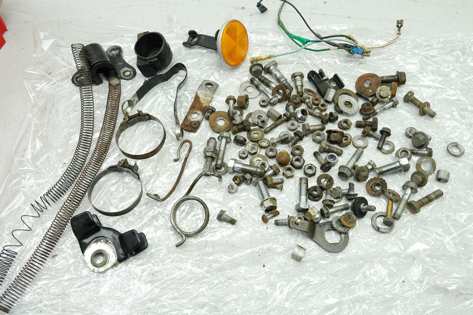 HONDA CB 250 G CB250G Schrauben Muttern Kleinteile für Rahmen Verkleidung 74-77