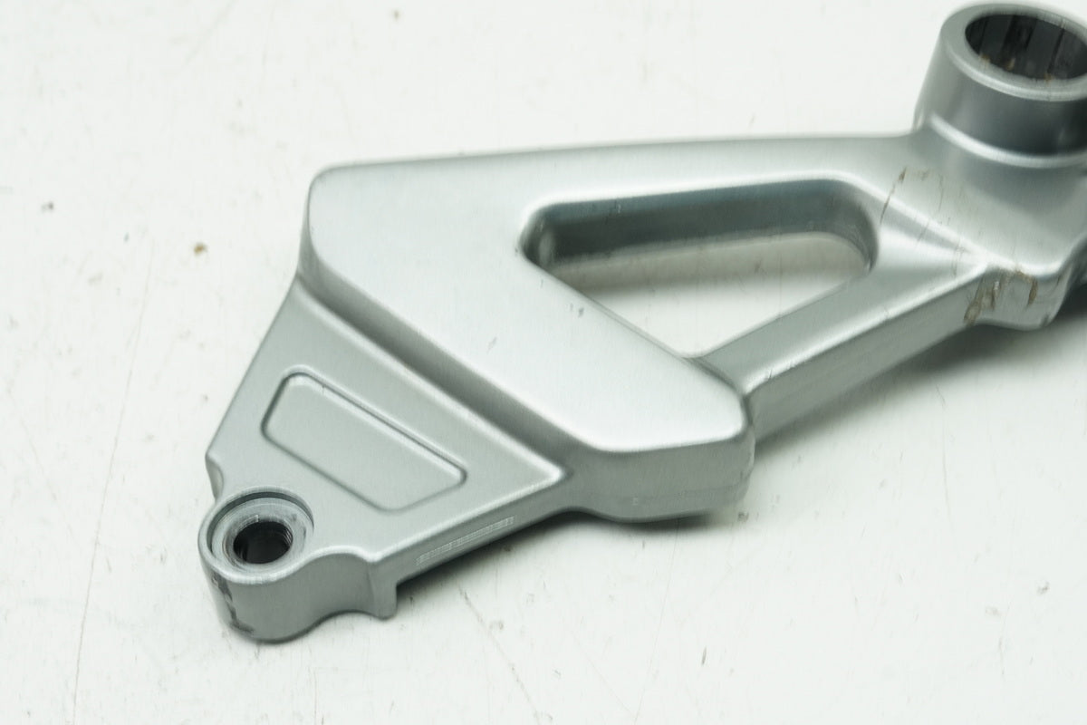 KAWASAKI ZZR 1100 D ZXT10D G Footrest System Pillion Right Holder Footrest