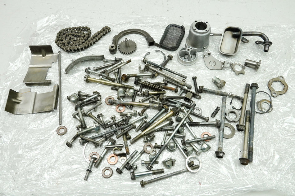 HONDA CB 250 G CB250G Schrauben Kleinteile Muttern Halter (Motor Gehäuse) 74-77
