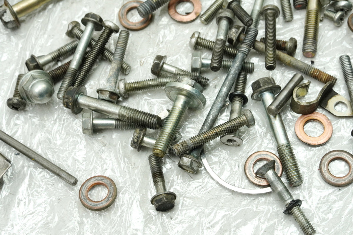 HONDA CB 250 G CB250G Screws Small Parts Nuts Brackets (Engine Casing) 74-77
