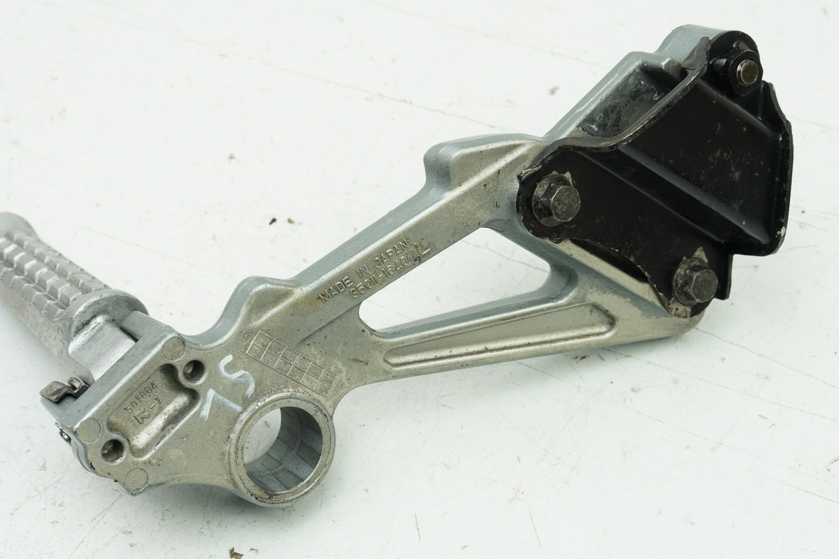 KAWASAKI ZZR 1100 D ZXT10D G Footrest System Pillion Left Footrest Holder