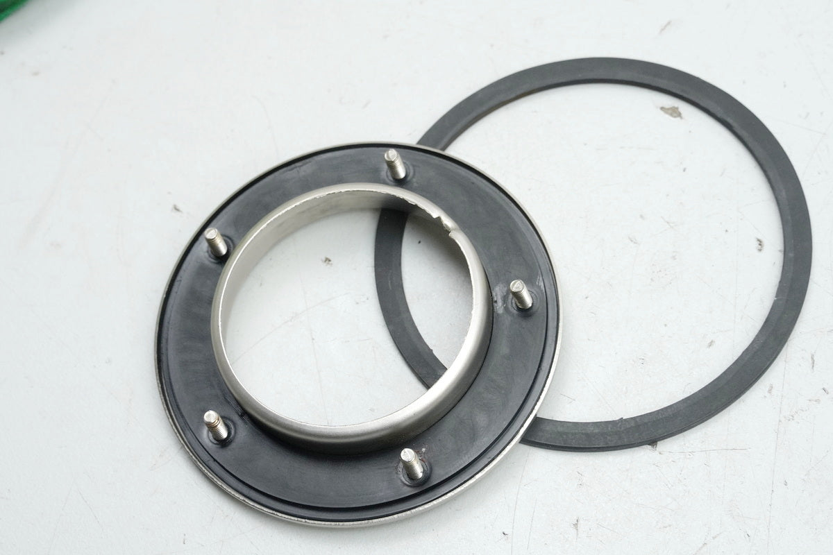MOTO GUZZI California 1100 EV KD Halter Tankdeckel Stutzen Flansch (für Tank)