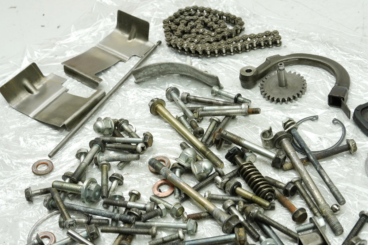 HONDA CB 250 G CB250G Screws Small Parts Nuts Brackets (Engine Casing) 74-77