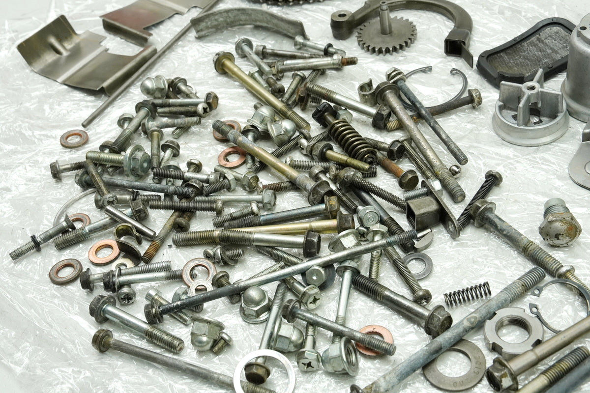 HONDA CB 250 G CB250G Screws Small Parts Nuts Brackets (Engine Casing) 74-77