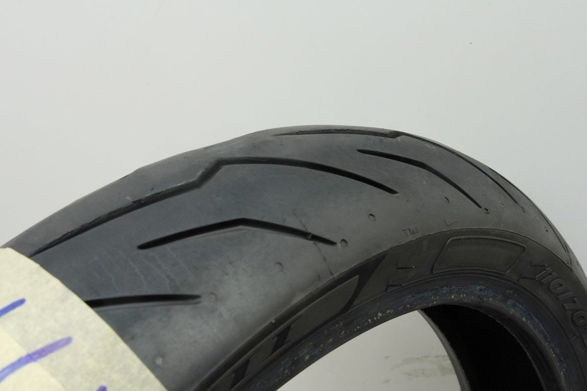 Pirelli Diablo Rosso III Reifen vorn 110/70 ZR17 54W - neuwertiger Zustand