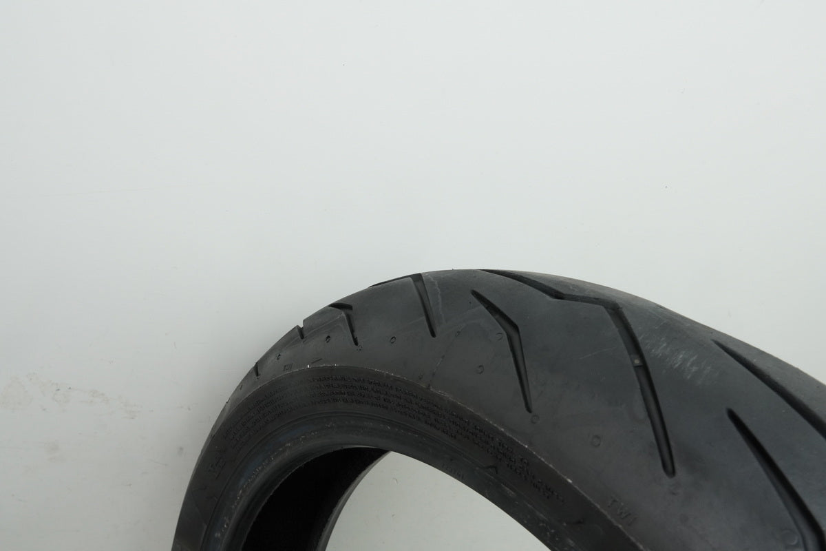 Pirelli Diablo Rosso III Reifen vorn 110/70 ZR17 54W - neuwertiger Zustand