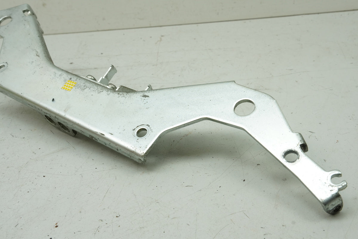 Honda GL 1500 F6C Valkyrie SC34 Strebe Halteplatte Vergaser hinten Stützenplatte