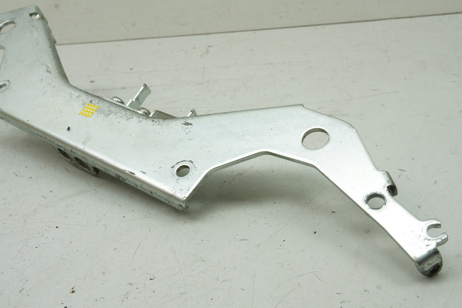 Honda GL 1500 F6C Valkyrie SC34 Strebe Halteplatte Vergaser hinten Stützenplatte