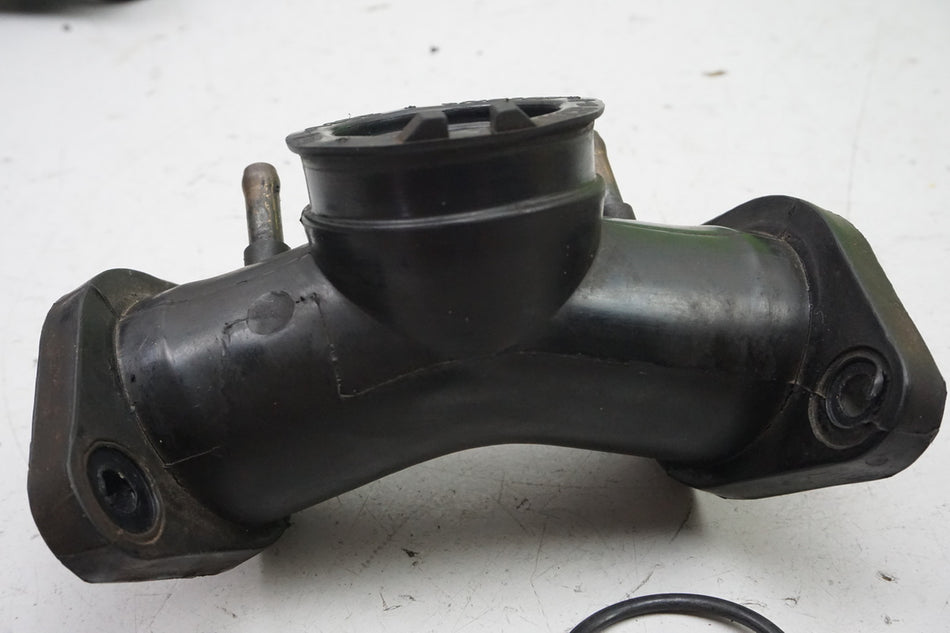 SUZUKI VL 125 WVA4 INTRUDER Colector de admisión restringido - 13101-26F10-000