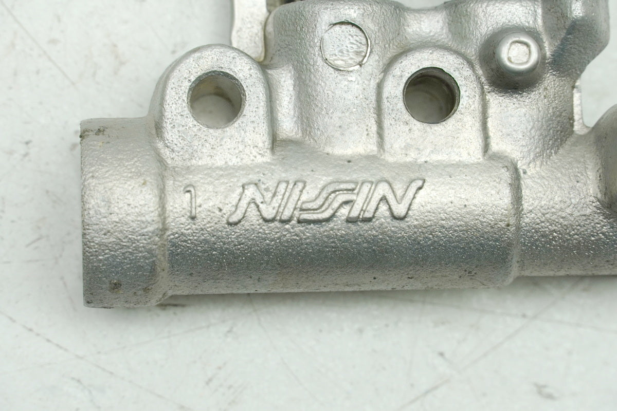 HONDA SH 125 JF23 Distribuidor de freno Cilindro distribuidor de freno Válvula de retardo Nissin