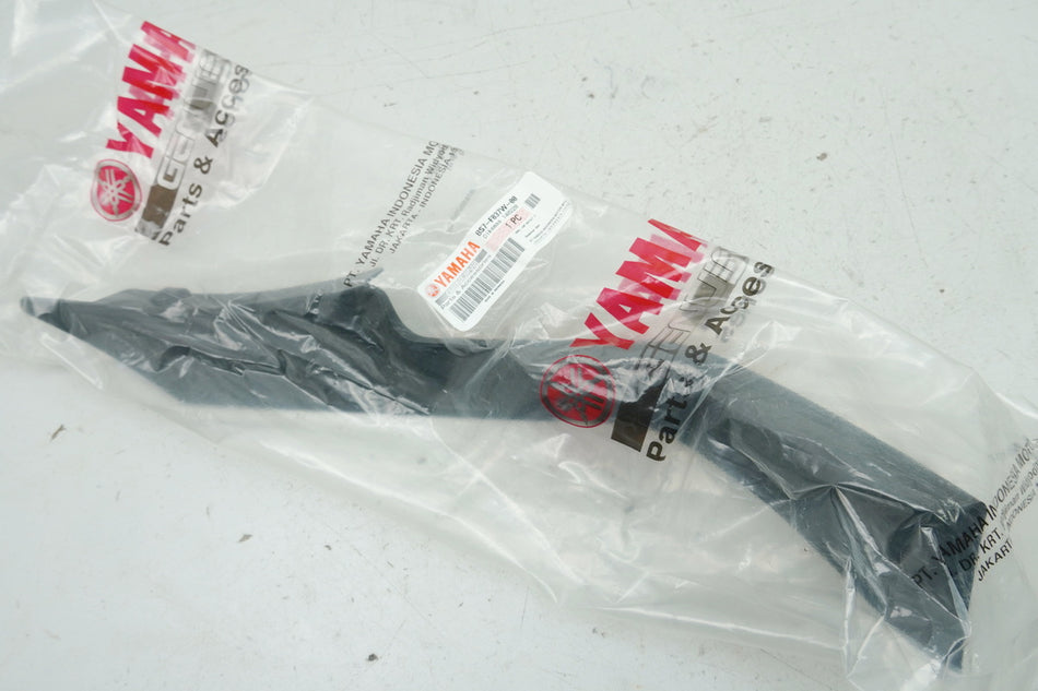 YAMAHA YZF R3 Verkleidung Cockpit rechts Abdeckung Cover Blende BS7-F837W-00