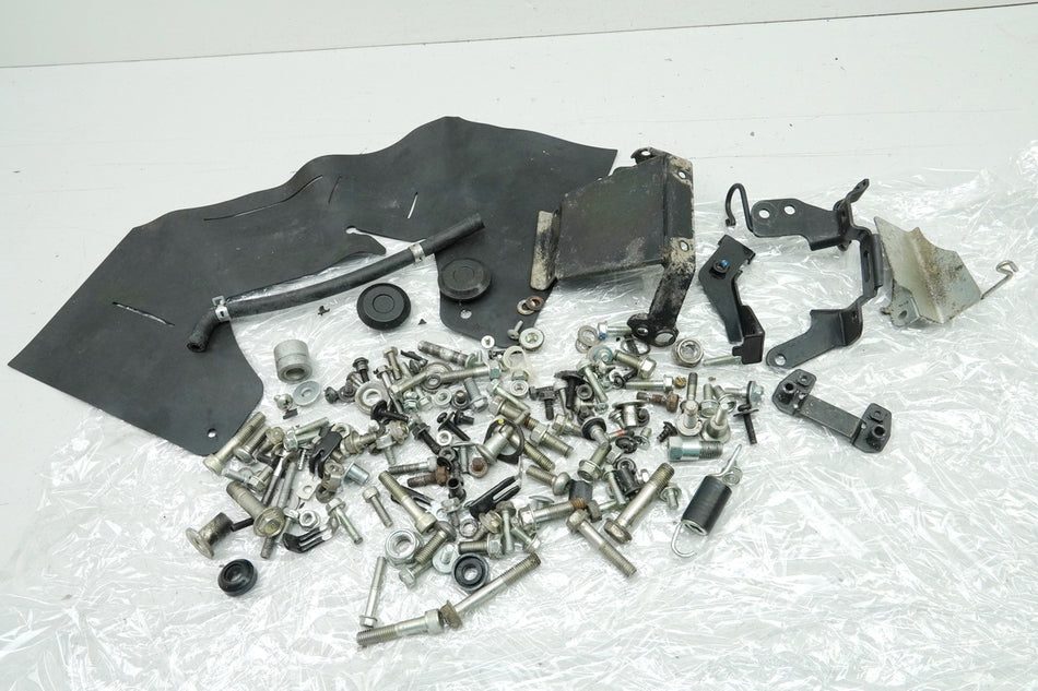 HONDA CBR 125 JC34 Tornillos y piezas pequeñas (para chasis, carenado, tren de rodaje)