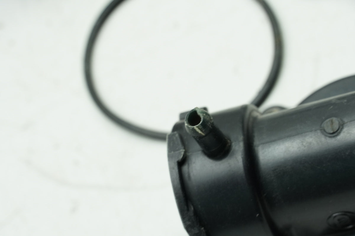 KAWASAKI ZZR 1100 D ZXT10D G Filler Neck Radiator Thermostat Housing