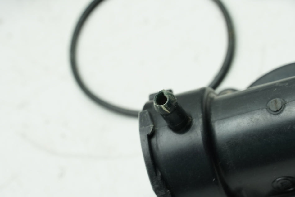 KAWASAKI ZZR 1100 D ZXT10D G Filler Neck Radiator Thermostat Housing