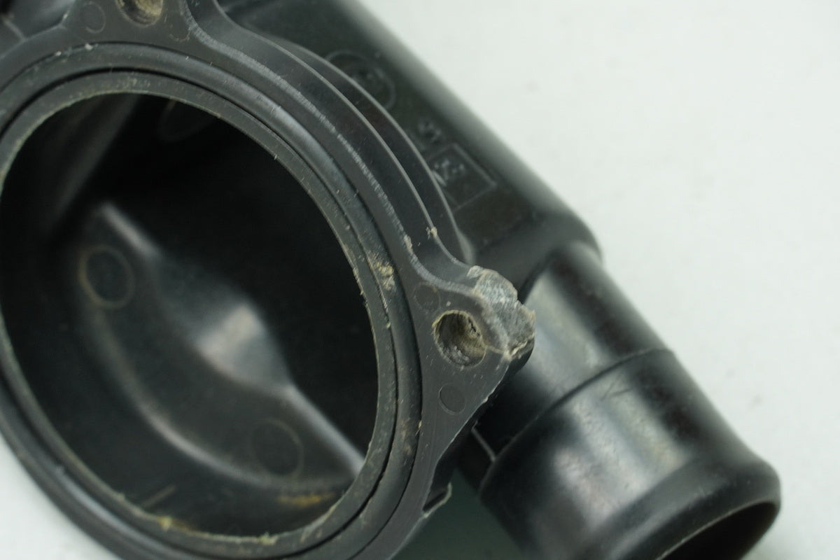 KAWASAKI ZZR 1100 D ZXT10D G Filler Neck Radiator Thermostat Housing