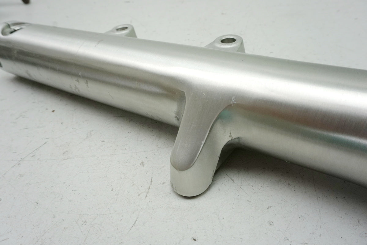 YAMAHA XVS 650 DRAGSTAR CLASSIC Fork Tube Right Fork Foot for Fork 5BN-23136-00