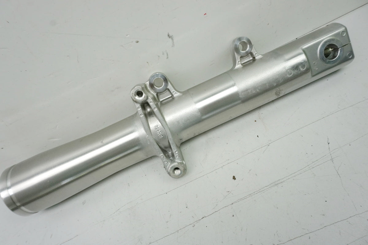 YAMAHA XVS 650 DRAGSTAR CLASSIC Fork Tube Right Fork Foot for Fork 5BN-23136-00