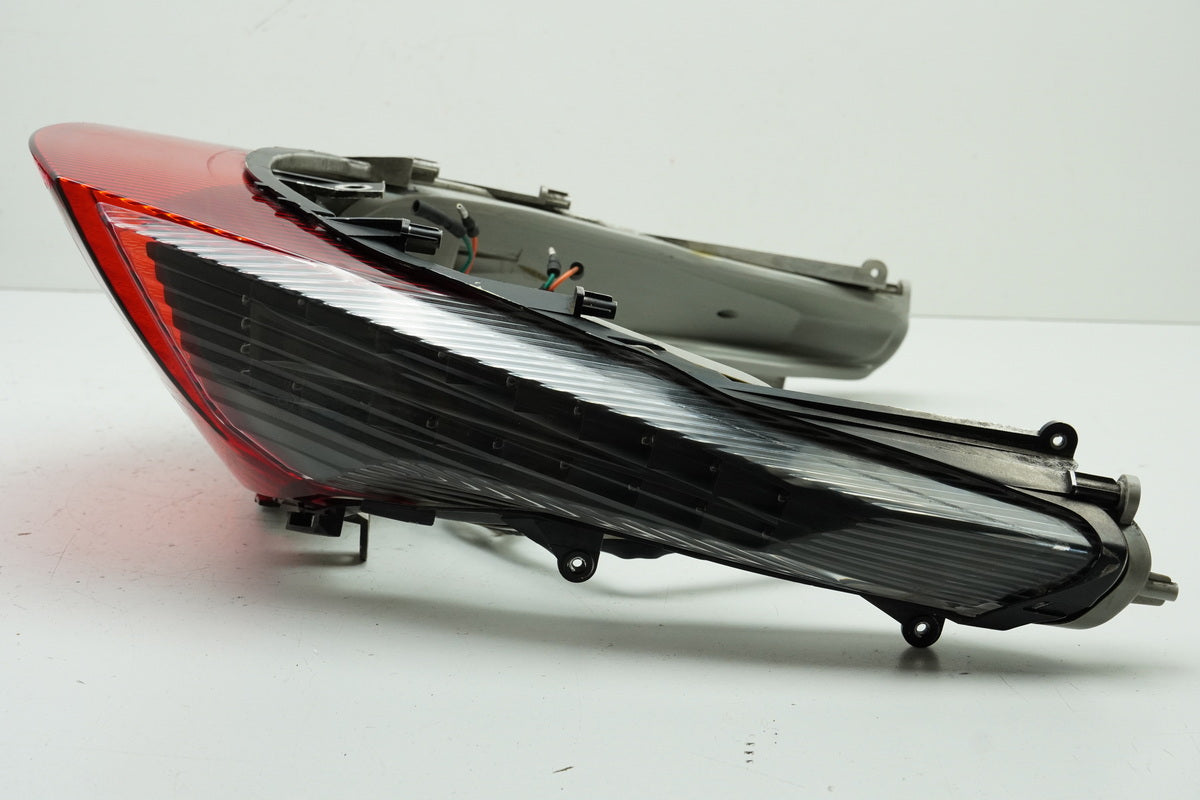 KYMCO PEOPLE GT 300 i V4 Rücklicht Lampe Blinker Tail Light rear 33700-LGE5-E00