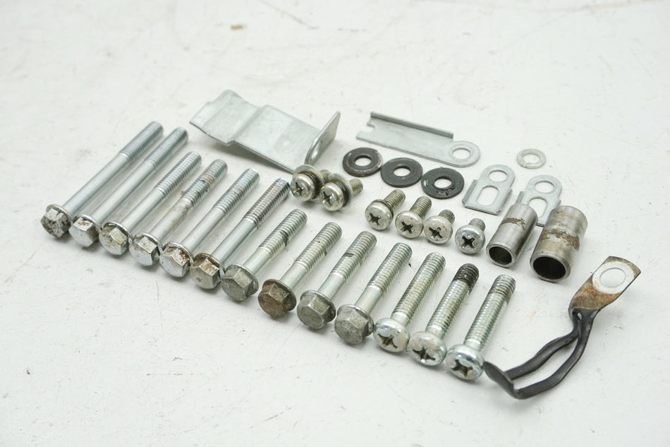 SUZUKI VS 750 VR51A INTRUDER Tornillos tapa del generador tapa del estátor del motor tapa del cárter del motor