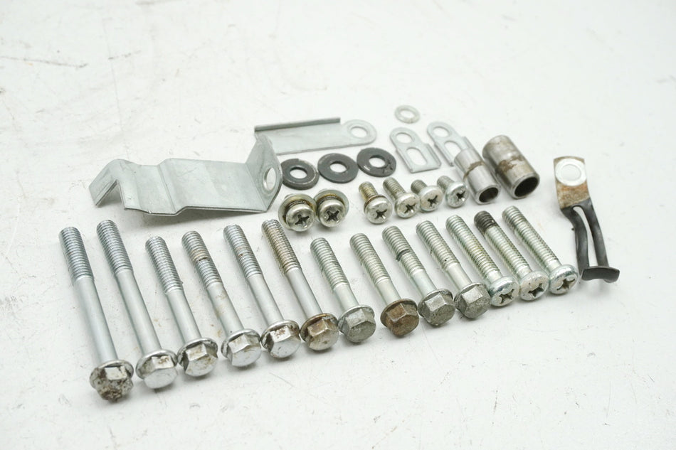 SUZUKI VS 750 VR51A INTRUDER Tornillos tapa del generador tapa del estátor del motor tapa del cárter del motor