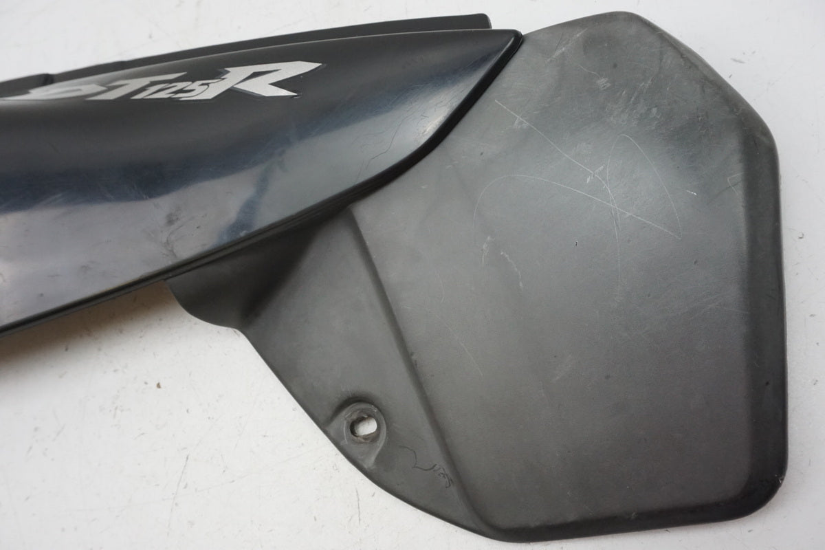 YAMAHA DT 125 R RE Carenado trasero derecho Tapa lateral 1D0-F1721-10