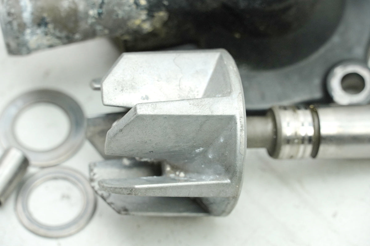 KYMCO PEOPLE GT 300 i V4 Water Pump Shaft Impeller Engine Cover