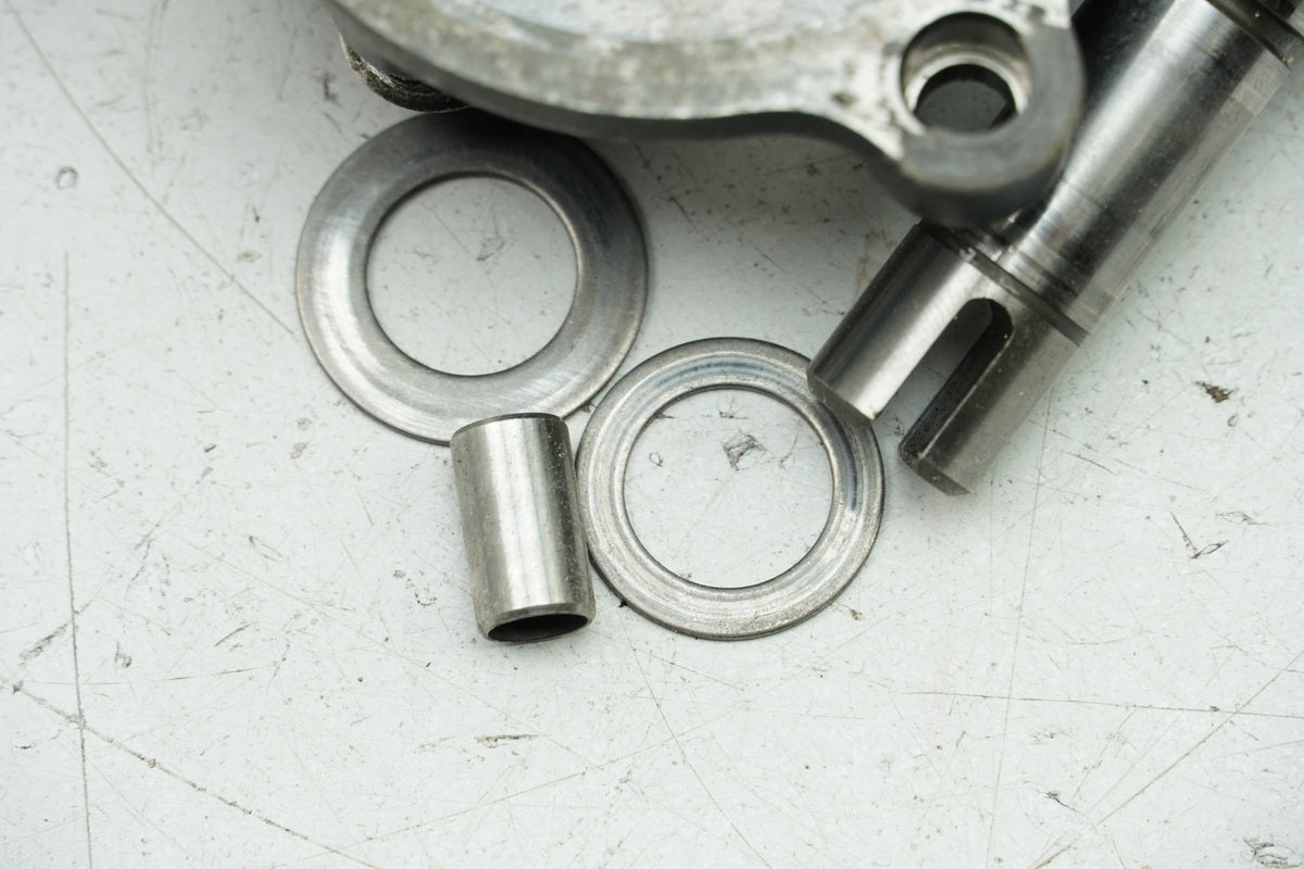 KYMCO PEOPLE GT 300 i V4 Water Pump Shaft Impeller Engine Cover