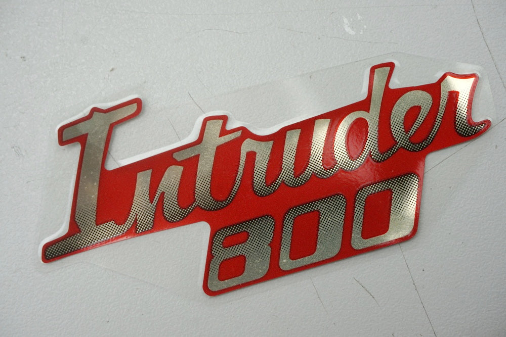Suzuki Emblem Aufkleber original 68131-39A00-M55 VS800 Intruder - NEU