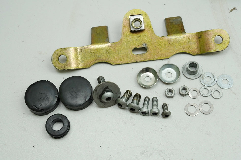 MOTO GUZZI California 1100 EV KD Halter Tank Halterung Platte Gummis Tankhalter