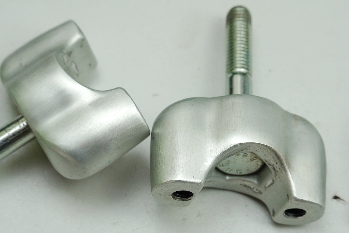 MOTO GUZZI California 1100 EV KD Lenkerklemmung Halter Lenker Riser Bügelbolzen