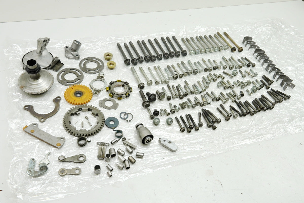 HONDA CBR 600 PC35 MOTOR - TORNILLOS Y PIEZAS PEQUEÑAS 99-00