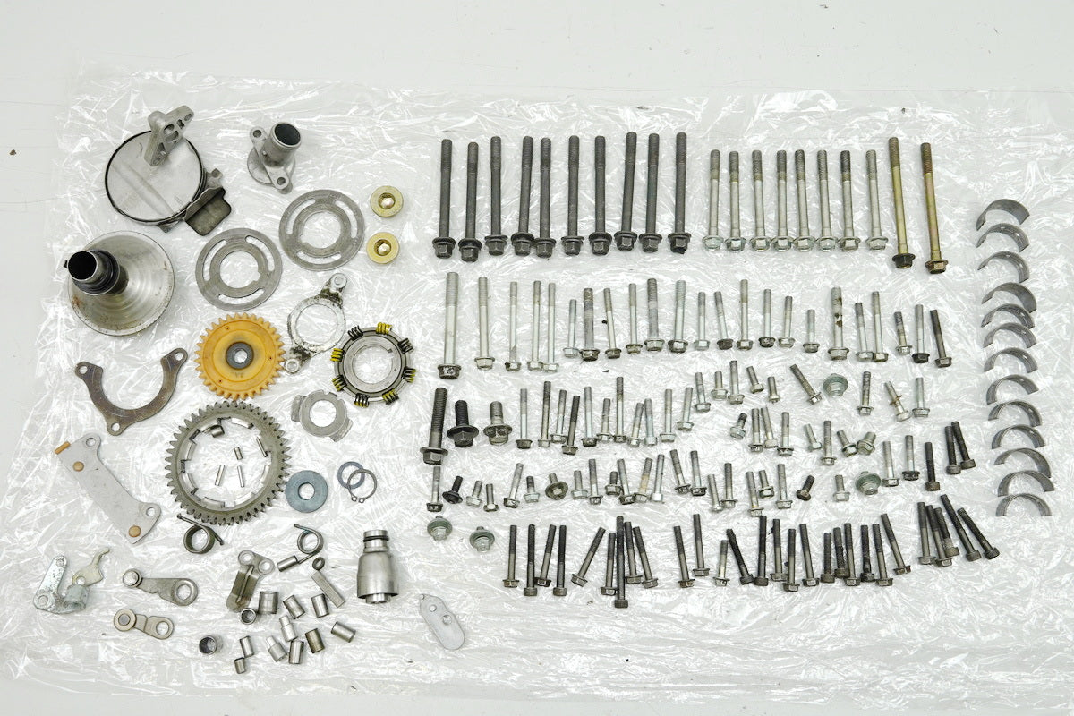 HONDA CBR 600 PC35 MOTOR - TORNILLOS Y PIEZAS PEQUEÑAS 99-00