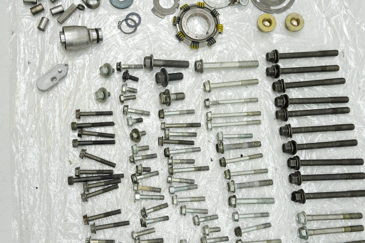 HONDA CBR 600 PC35 MOTOR - TORNILLOS Y PIEZAS PEQUEÑAS 99-00