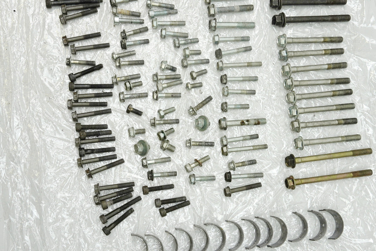 HONDA CBR 600 PC35 MOTOR - TORNILLOS Y PIEZAS PEQUEÑAS 99-00