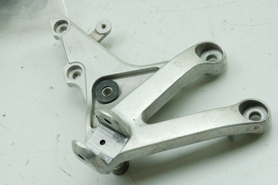 HONDA CBR 600 RR PC40 ABS Soporte estribera piloto derecho Soporte placa estriberas