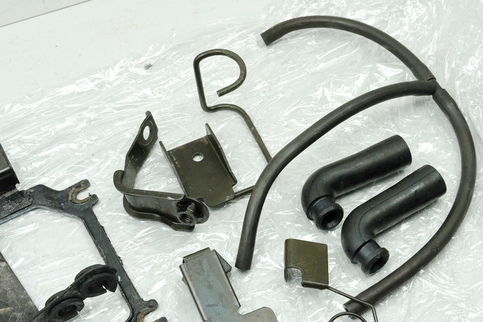 KAWASAKI ZZR 1100 D ZXT10D G Tornillos, piezas pequeñas, soporte (para chasis)