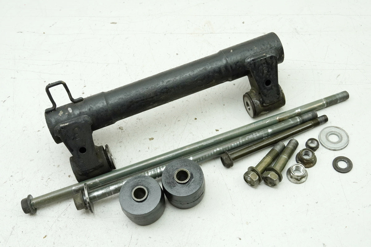 SUZUKI AN 400 WVAU BURGMAN Engine Mount Axle Bracket Carrier Engine Holder K1 K2