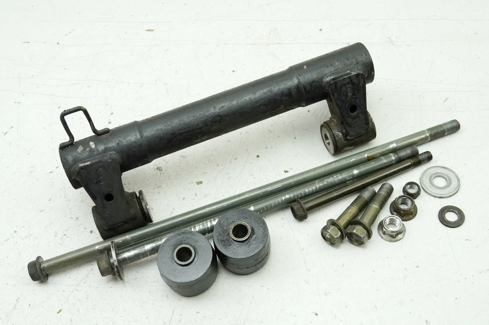 SUZUKI AN 400 WVAU BURGMAN Engine Mount Axle Bracket Carrier Engine Holder K1 K2