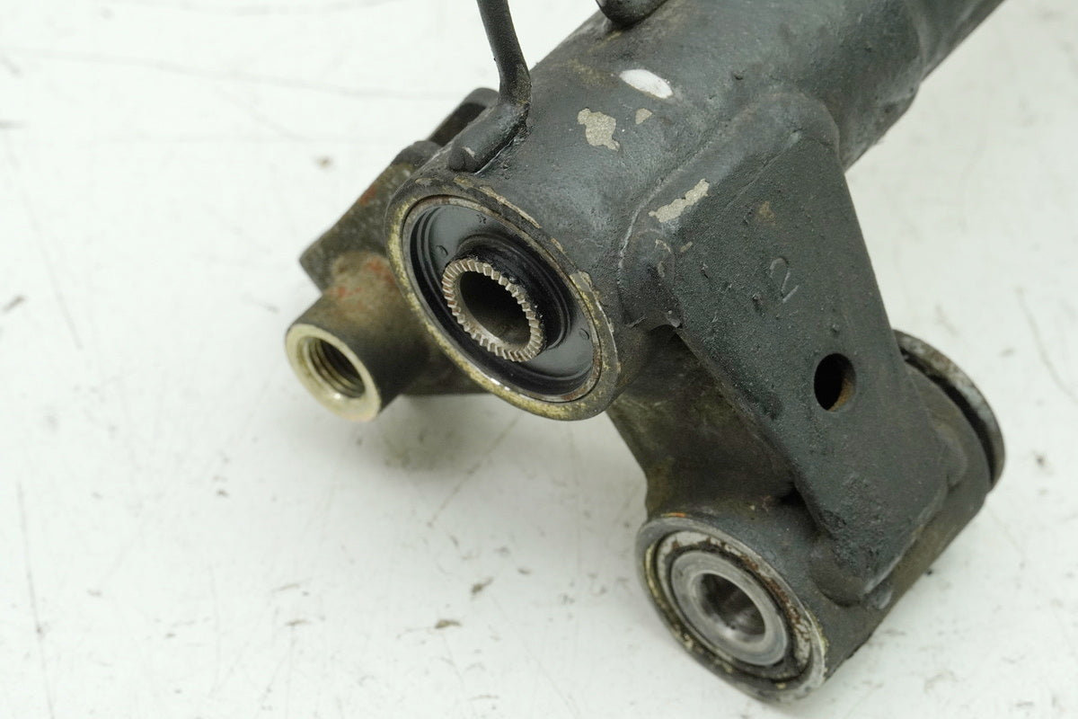 SUZUKI AN 400 WVAU BURGMAN Engine Mount Axle Bracket Carrier Engine Holder K1 K2