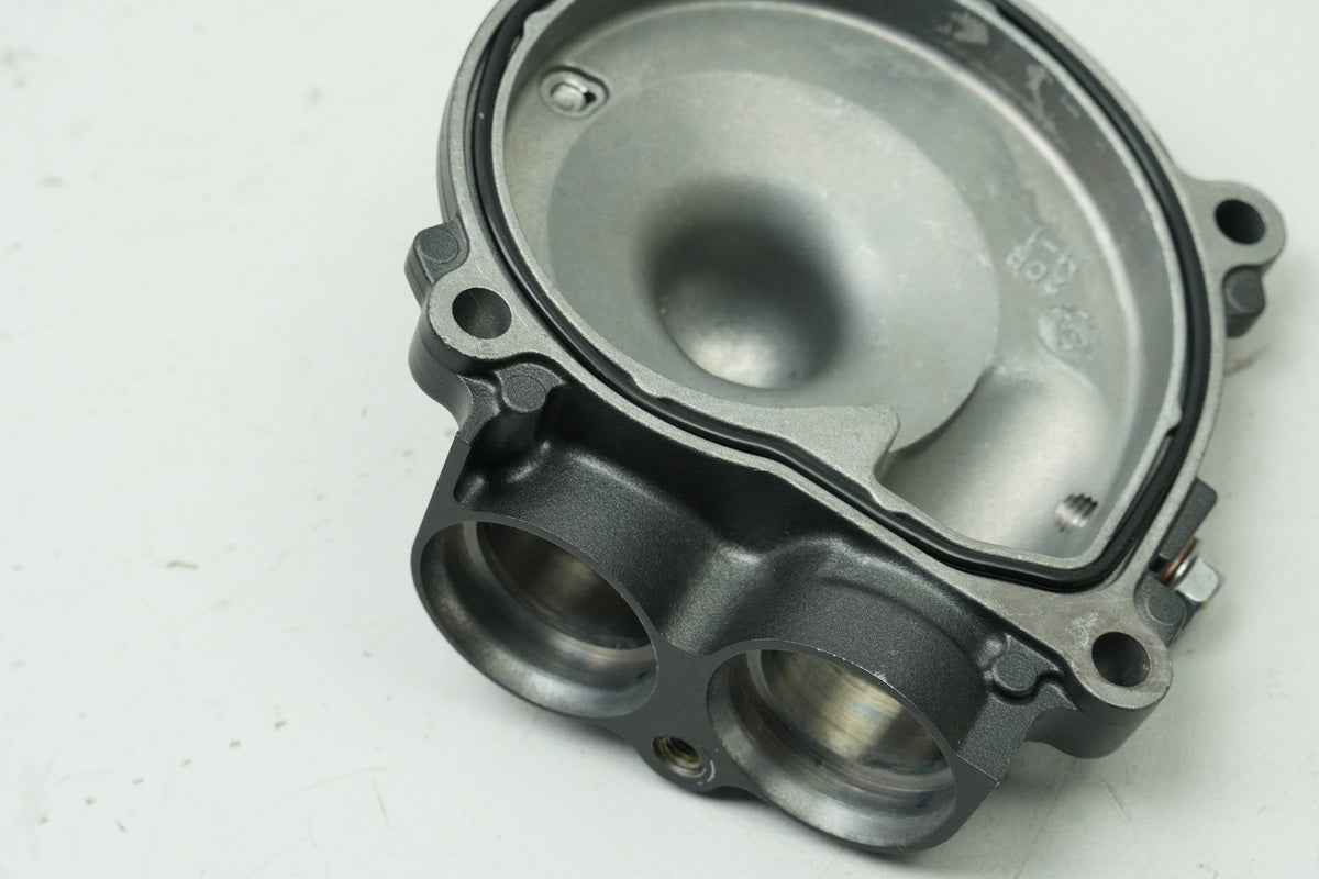 YAMAHA MTN 1000 MT-10 RN78 Engine Cover Water Pump Cover (for engine) 4550 km